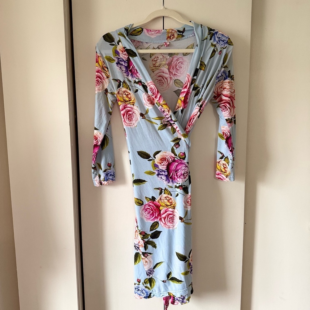 Posh Peanut Maternity Robe in Country Rose Light Blue Florals Size Small - Picture 2 of 5